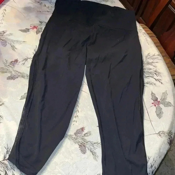 LULULEMON black crops size 8 - Picture 1 of 4